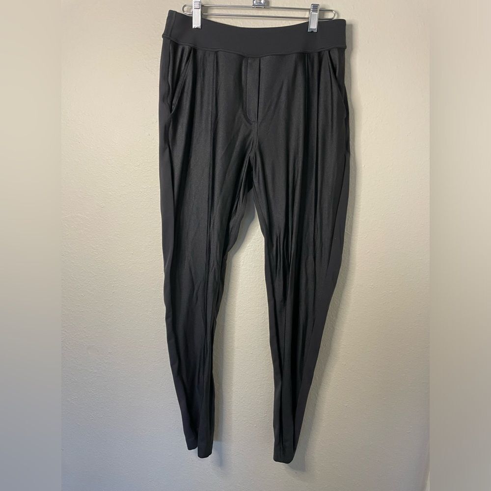 Lululemon Simmer in front jogger Pants Stretchy Size 6
